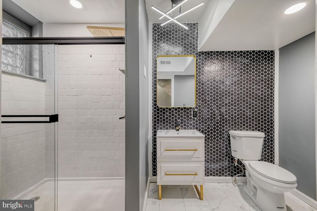 Image 14 of property listing at 2312 CALVERTON HEIGHTS AVE, Baltimore, MD 21216