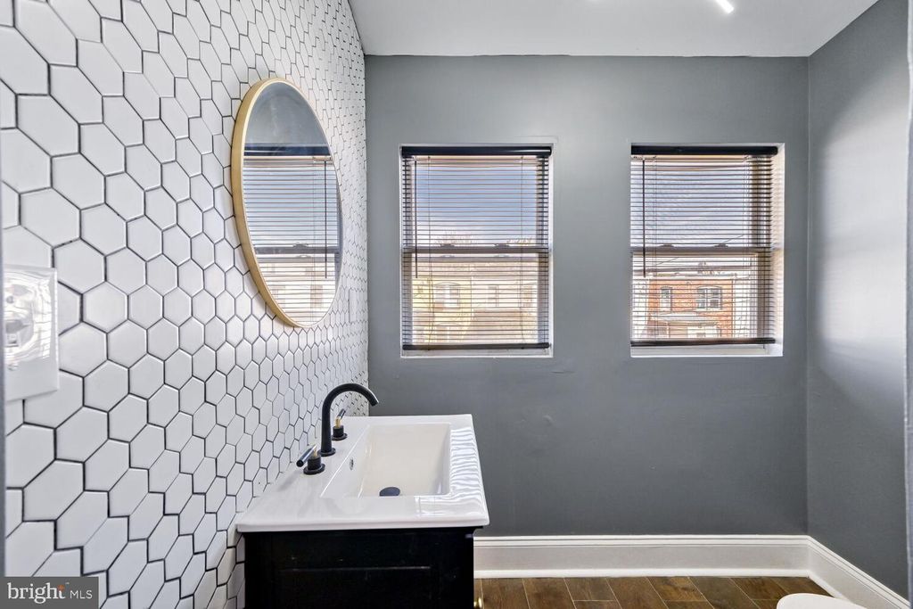 Image 7 of property listing at 2312 CALVERTON HEIGHTS AVE, Baltimore, MD 21216