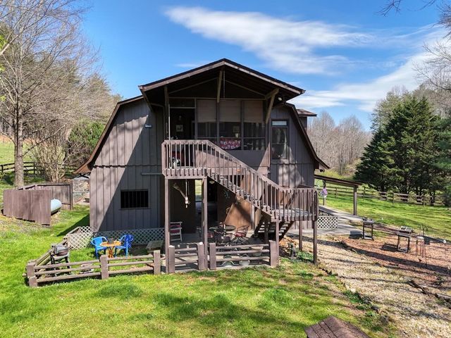 1275 Hells Hollow Road, Blue Ridge, GA 30513