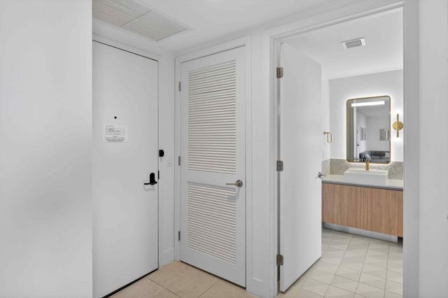 159 NE 6th Street 3905, Miami, FL 33132