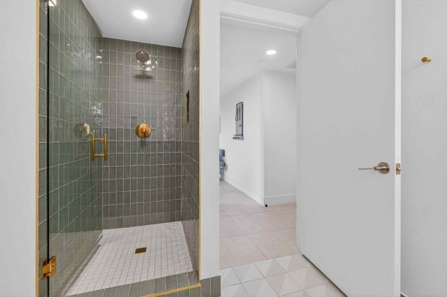 159 NE 6th Street 3905, Miami, FL 33132