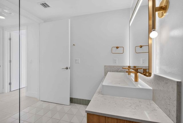 159 NE 6th Street 3905, Miami, FL 33132