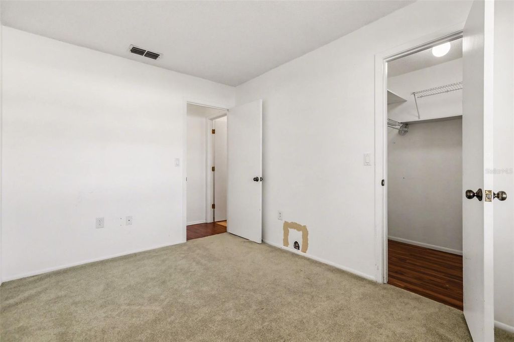 Image 11 of property listing at 2332 SEWARD DRIVE, Sarasota, FL 34234