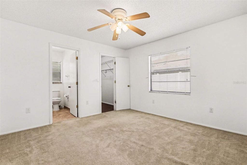 Image 13 of property listing at 2332 SEWARD DRIVE, Sarasota, FL 34234