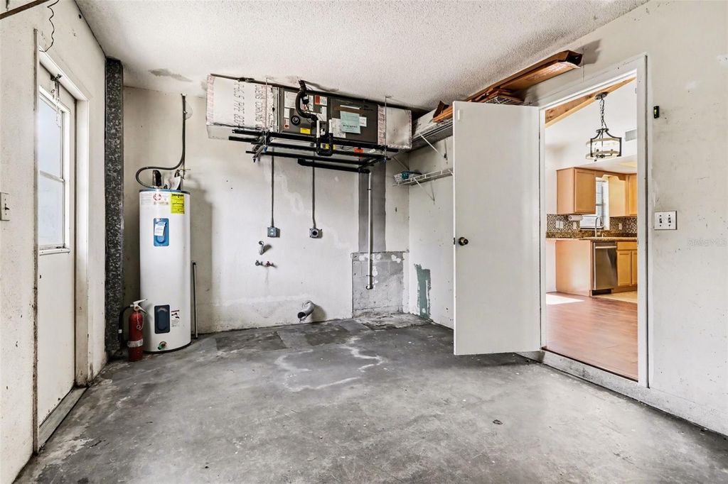 Image 16 of property listing at 2332 SEWARD DRIVE, Sarasota, FL 34234