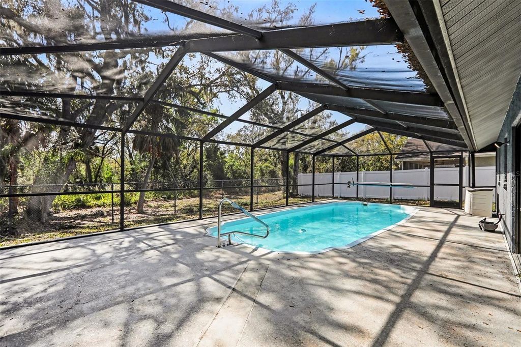 Image 18 of property listing at 2332 SEWARD DRIVE, Sarasota, FL 34234