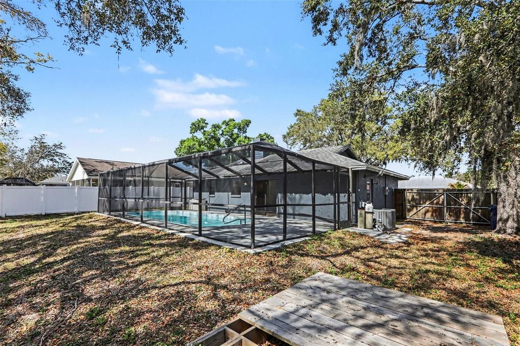 Image 22 of property listing at 2332 SEWARD DRIVE, Sarasota, FL 34234