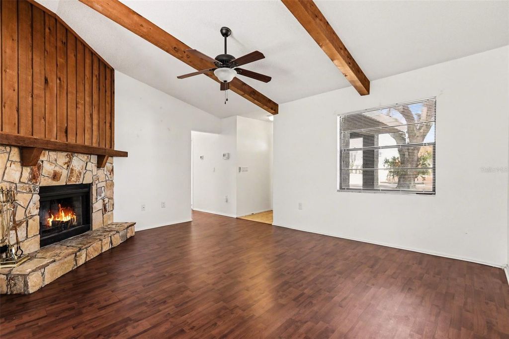 Image 4 of property listing at 2332 SEWARD DRIVE, Sarasota, FL 34234