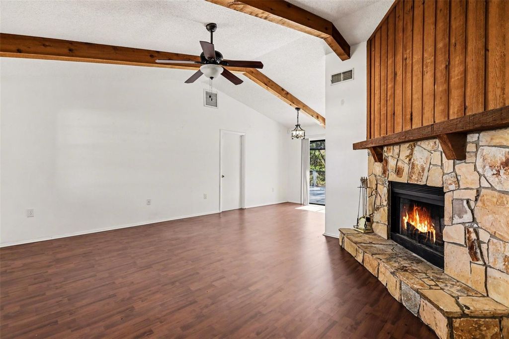 Image 5 of property listing at 2332 SEWARD DRIVE, Sarasota, FL 34234