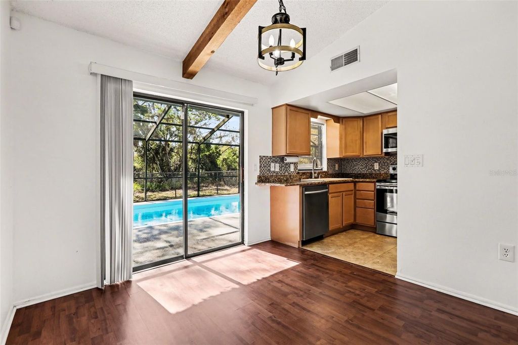 Image 6 of property listing at 2332 SEWARD DRIVE, Sarasota, FL 34234