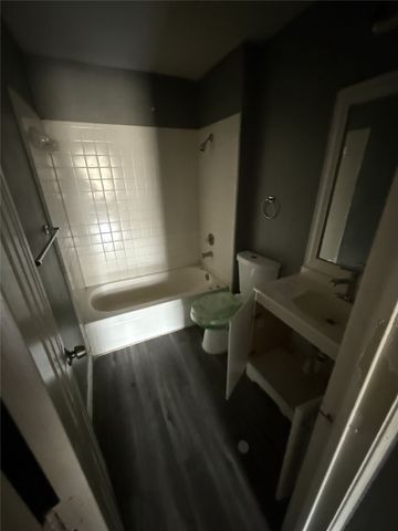 900 Blossomwood Court, Arlington, TX 76017