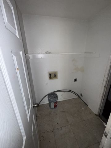 900 Blossomwood Court, Arlington, TX 76017