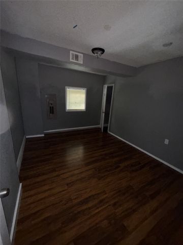 900 Blossomwood Court, Arlington, TX 76017