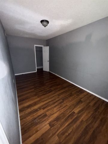 900 Blossomwood Court, Arlington, TX 76017