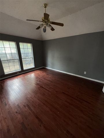 900 Blossomwood Court, Arlington, TX 76017