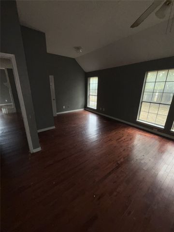 900 Blossomwood Court, Arlington, TX 76017