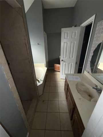 900 Blossomwood Court, Arlington, TX 76017