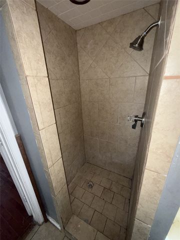 900 Blossomwood Court, Arlington, TX 76017