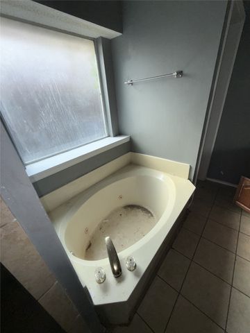 900 Blossomwood Court, Arlington, TX 76017