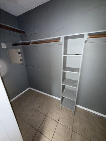 900 Blossomwood Court, Arlington, TX 76017