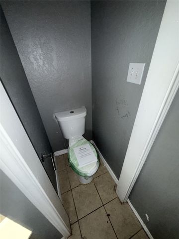 900 Blossomwood Court, Arlington, TX 76017