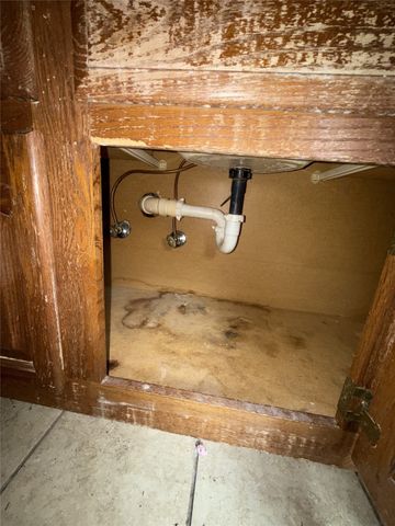 900 Blossomwood Court, Arlington, TX 76017