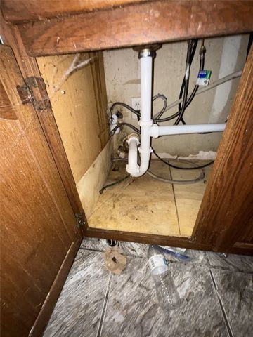 900 Blossomwood Court, Arlington, TX 76017