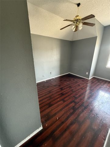 900 Blossomwood Court, Arlington, TX 76017