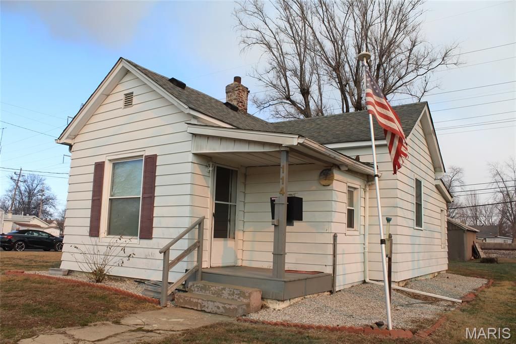 114 N Delmar Avenue, Hartford, IL 62048