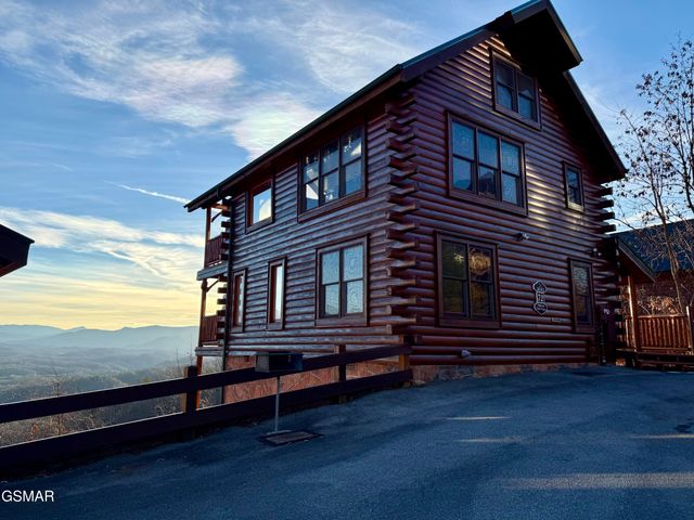 3045 Legacy Vista Drive, Sevierville, TN 37876