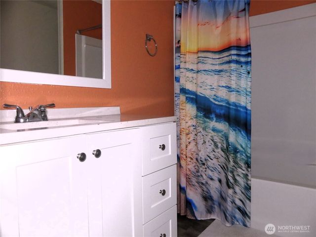 313 Rollingwood Drive, Kelso, WA 98640