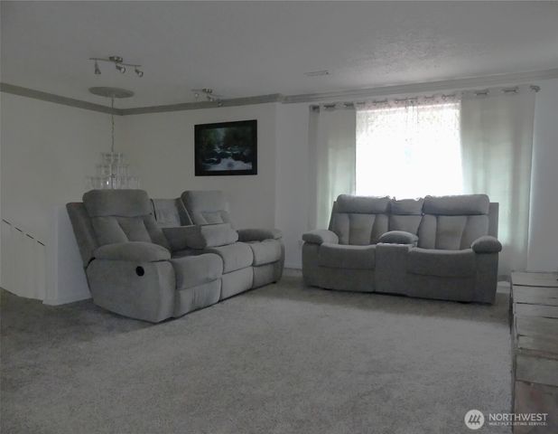 313 Rollingwood Drive, Kelso, WA 98640