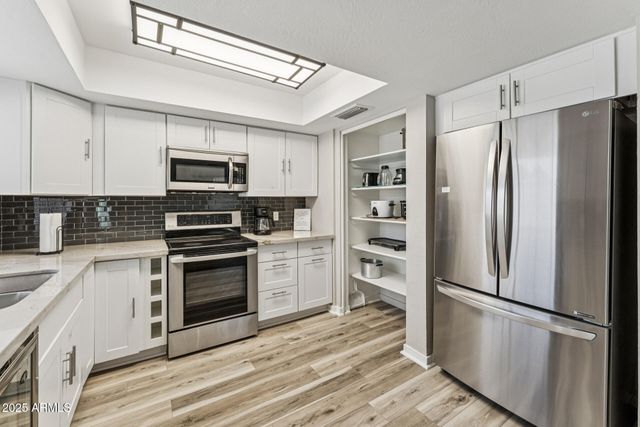 3017 W SAHUARO Drive, Phoenix, AZ 85029