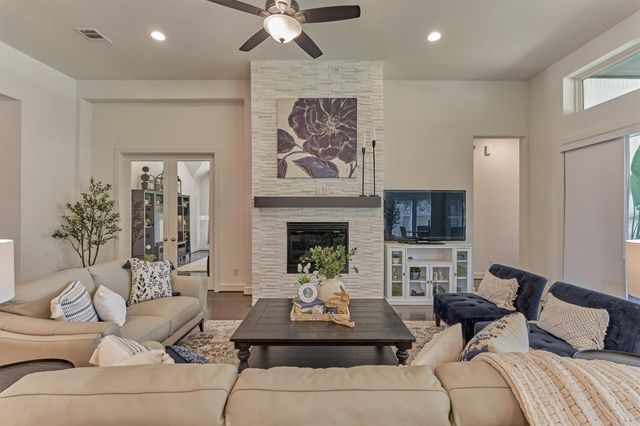 205 Patina Sorrel Drive, Montgomery, TX 77316
