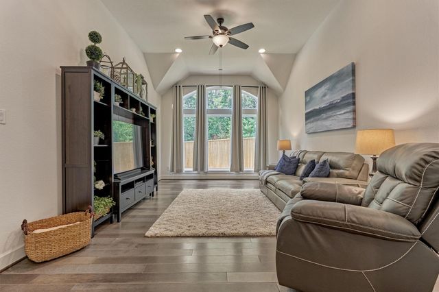 205 Patina Sorrel Drive, Montgomery, TX 77316