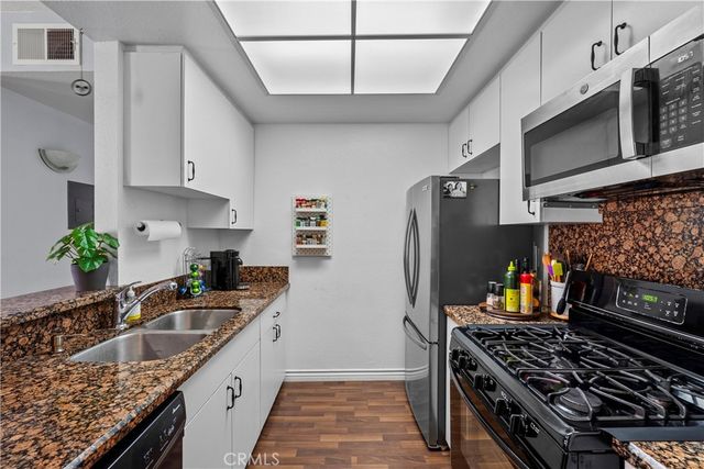 19350 Sherman Way. 328, Reseda, CA 91335