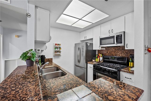 19350 Sherman Way. 328, Reseda, CA 91335