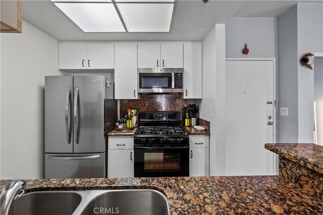 19350 Sherman Way. 328, Reseda, CA 91335