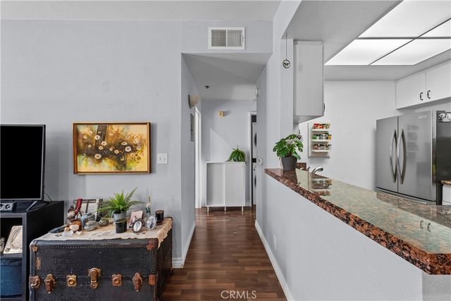 19350 Sherman Way. 328, Reseda, CA 91335