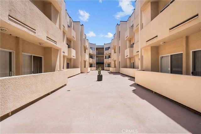 19350 Sherman Way. 328, Reseda, CA 91335