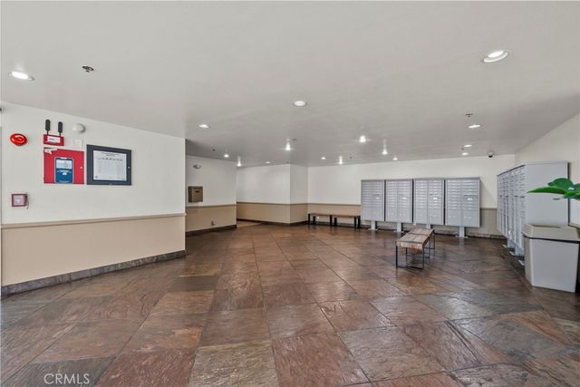 19350 Sherman Way. 328, Reseda, CA 91335