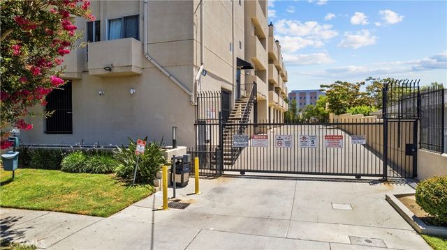 19350 Sherman Way. 328, Reseda, CA 91335