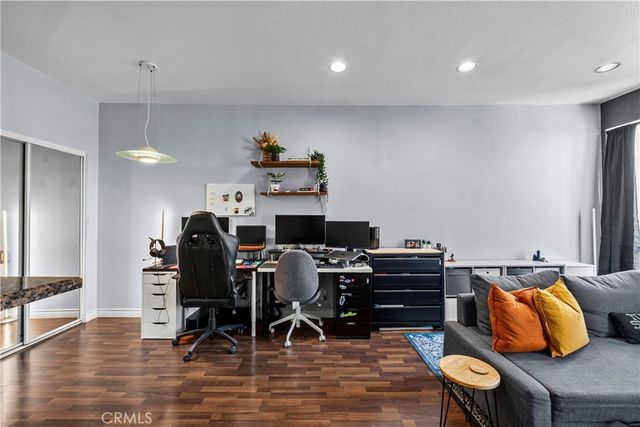 19350 Sherman Way. 328, Reseda, CA 91335