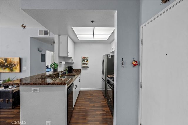 19350 Sherman Way. 328, Reseda, CA 91335