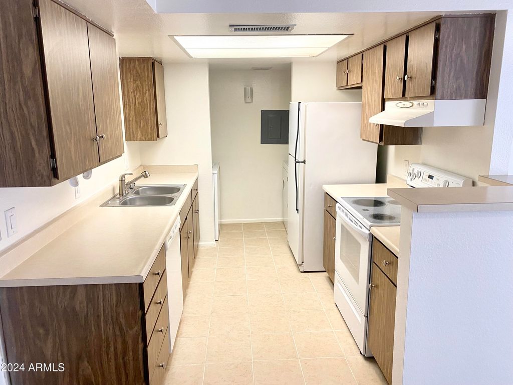 4608 W MARYLAND Avenue 144, Glendale, AZ 85301