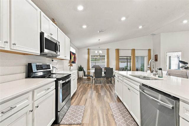 6884 ABBYWOOD LANE, Zephyrhills, FL 33541