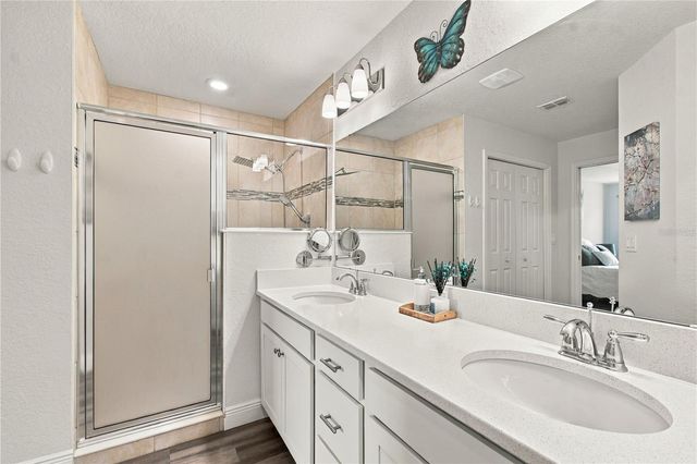 6884 ABBYWOOD LANE, Zephyrhills, FL 33541