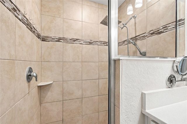 6884 ABBYWOOD LANE, Zephyrhills, FL 33541
