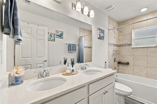 6884 ABBYWOOD LANE, Zephyrhills, FL 33541