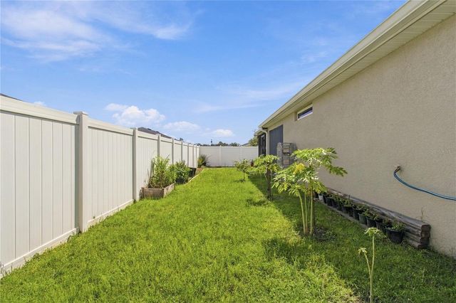 6884 ABBYWOOD LANE, Zephyrhills, FL 33541